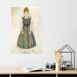 Portrait Of The Artist's Wife, Standing (Edith Schiele In Striped Dress) Egon Schiele Plakat 20 X 30 Cm Billedramme -POSTERLOUNGE Salg 229343 poster room fashion l