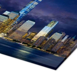 Manhattan Skyline At Night Akrylbillede 30 X 20 Cm Billedramme -POSTERLOUNGE Salg 617839 acrylic glass empCorner l
