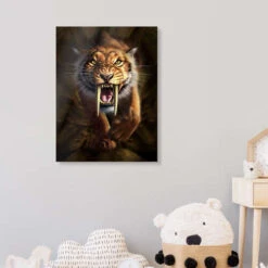 Full On View Of A Saber-toothed Tiger Jerry LoFaro Galleritryk 20 X 30 Cm Billedramme -POSTERLOUNGE Salg 626375 gallery print room boys room l
