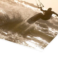 Kitesurfer Jumping On A Beautiful Background Plakat 30 X 20 Cm Billedramme -POSTERLOUNGE Salg 668014 poster empCorner l