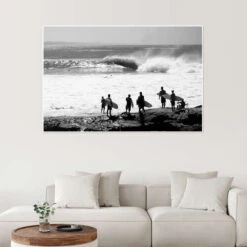 Surfers Venter På Stranden Plakat 30 X 20 Cm Billedramme -POSTERLOUNGE Salg 700867 poster room black and white l