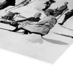 Group Portrait In The Snow Vintage Ski Collection Plakat 40 X 30 Cm Billedramme -POSTERLOUNGE Salg 752311 poster empCorner l