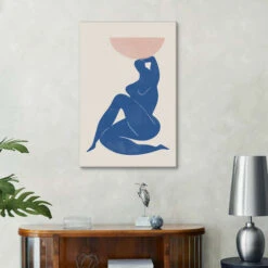Vase And Woman The MIUUS STUDIO Lærredsbillede 20 X 30 Cm Billedramme -POSTERLOUNGE Salg 753694 canvas room blue l